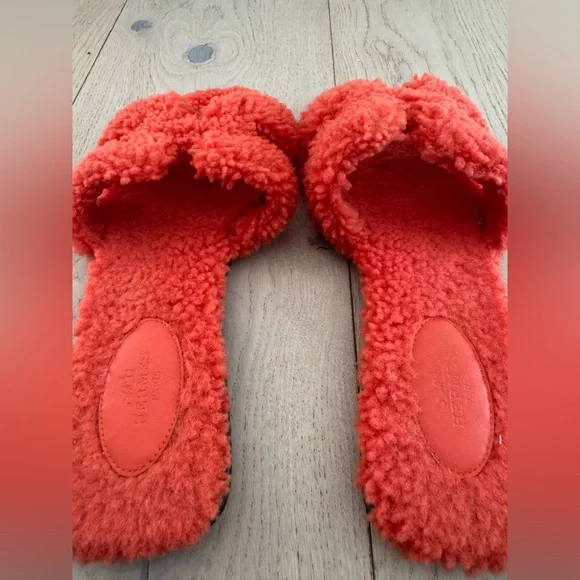 Hermes teddy oran sandals in good condition. Size 40 in orange. - Picture 4 of 5